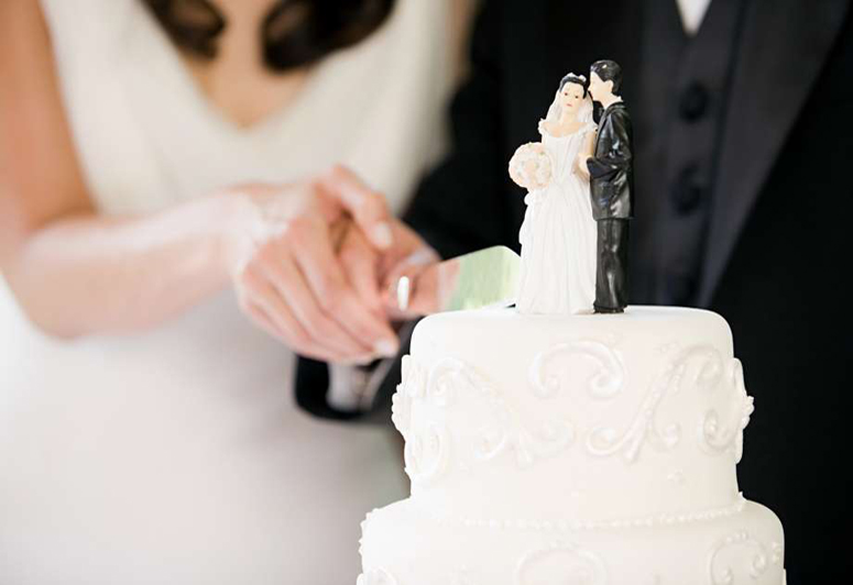 Cleveland, OH wedding cake consultation checklist phillips fairy tale weddings